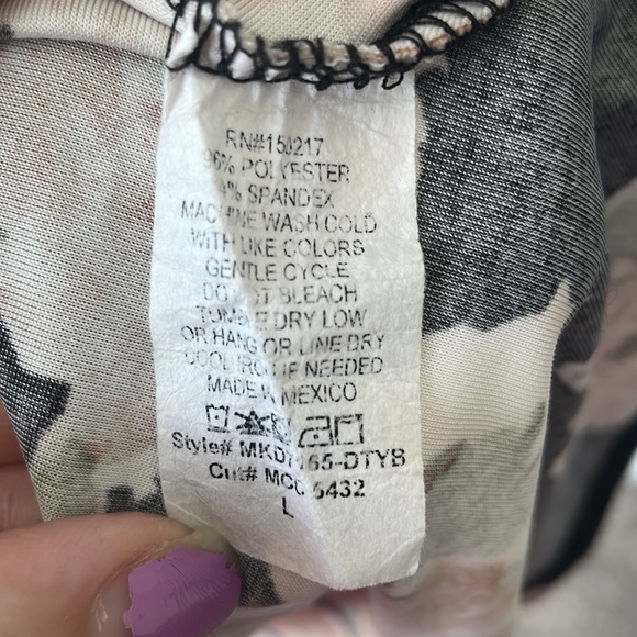 Size large mid length sleeve floral dress - Picture 5 of 5